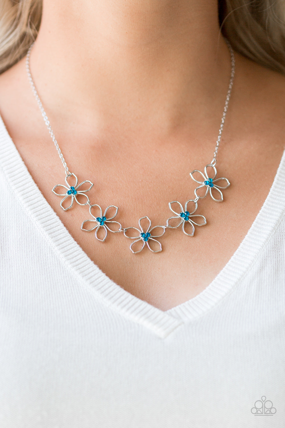 Paparazzi - Hoppin Hibiscus - Blue Necklace