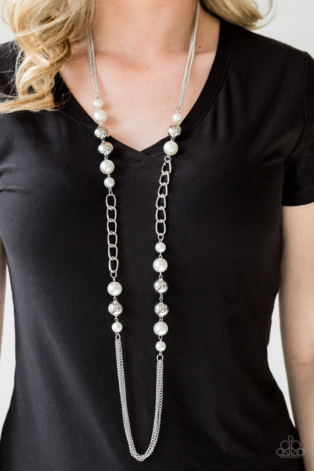 Paparazzi - Uptown Talker - White Necklace