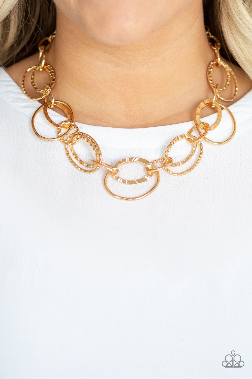 Paparazzi - Bend OVAL Backwards - Gold Necklace