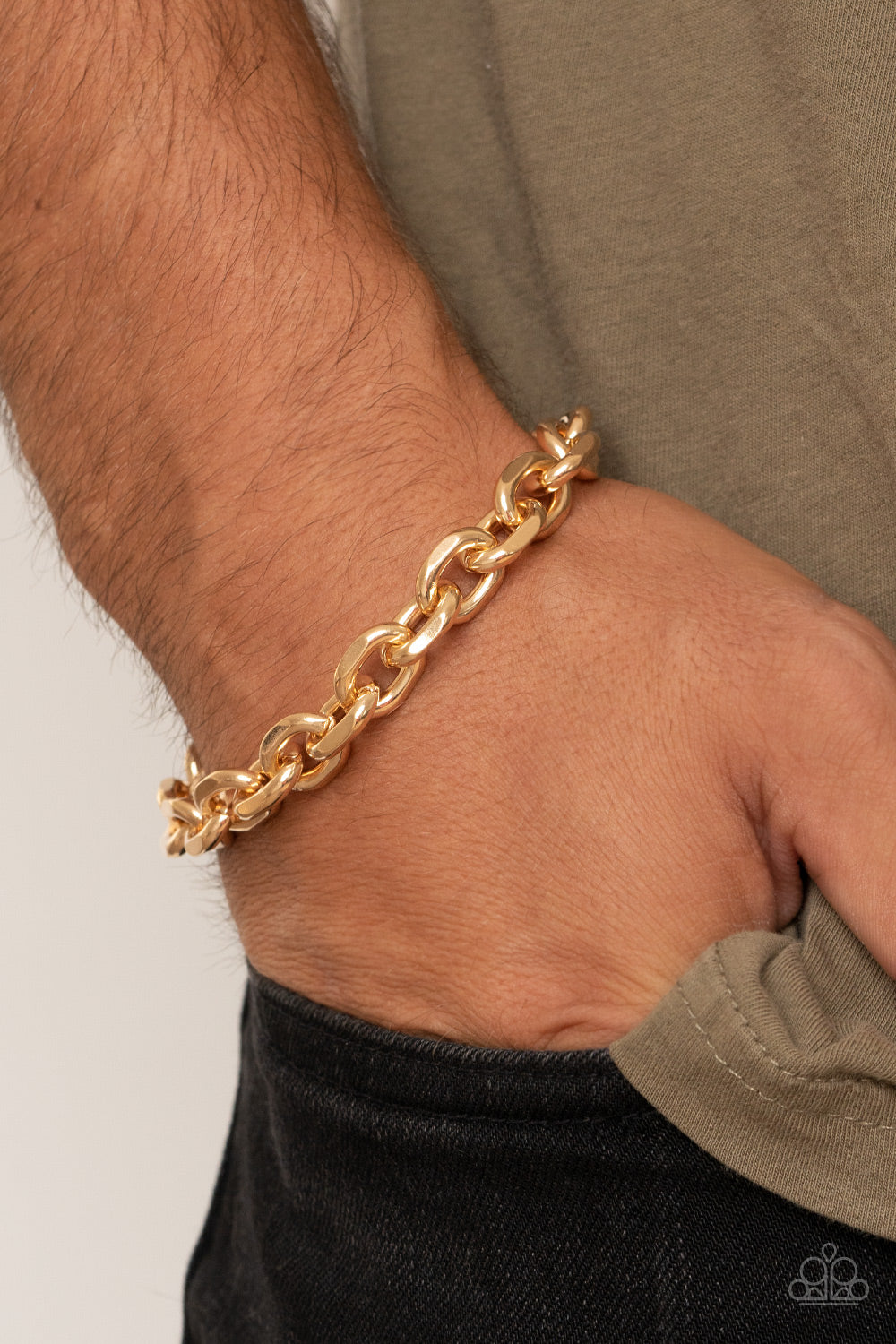 Paparazzi - Titanium Titan - Gold Bracelet