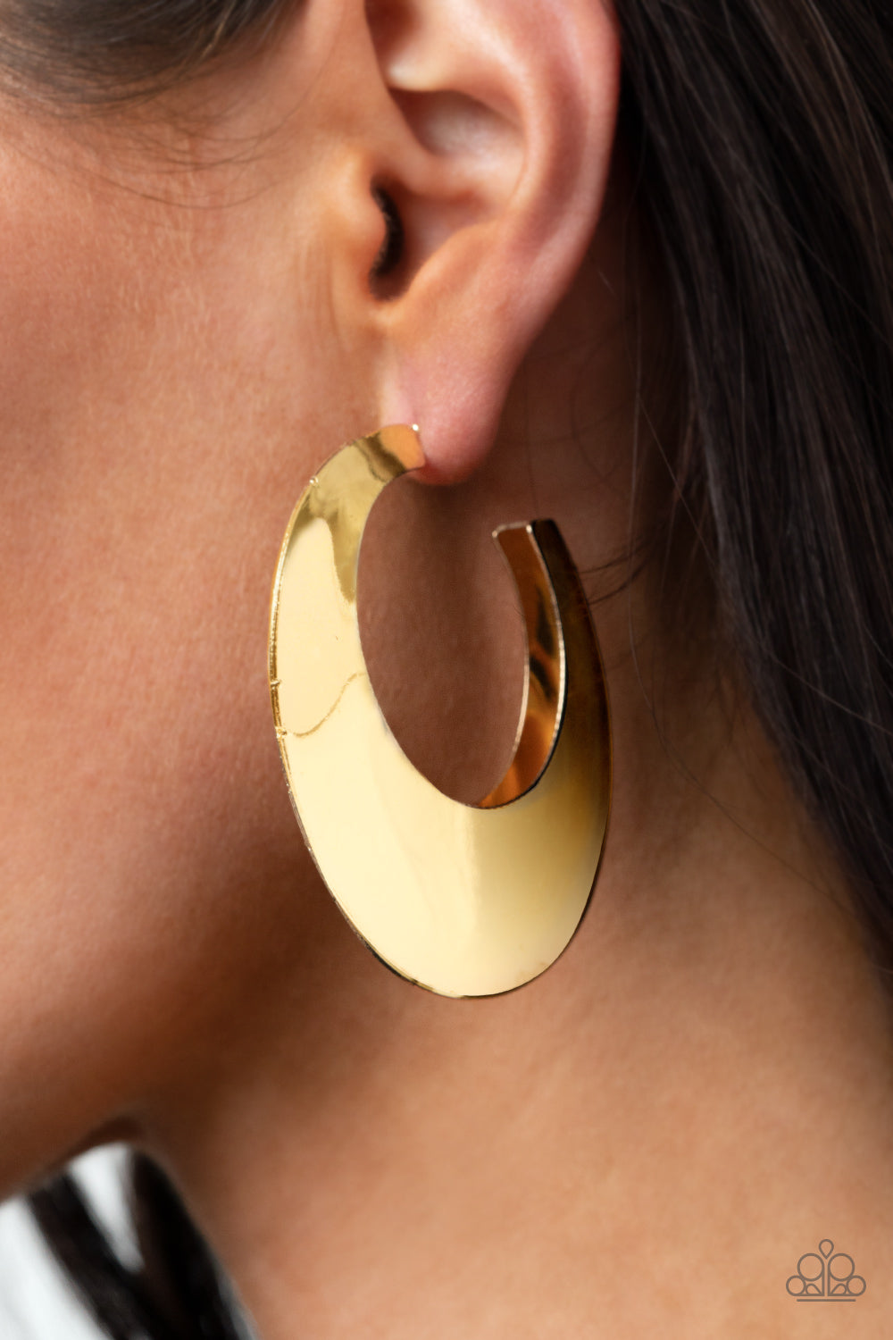 Paparazzi - Going OVAL-board - Gold Earring