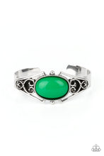 Load image into Gallery viewer, Paparazzi - Springtime Trendsetter - Green Bracelet
