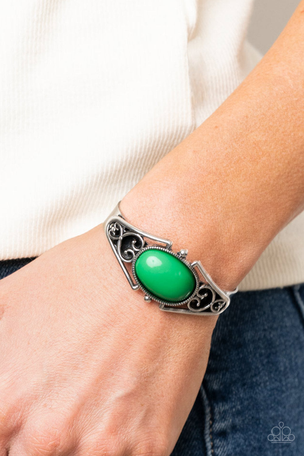 Paparazzi - Springtime Trendsetter - Green Bracelet