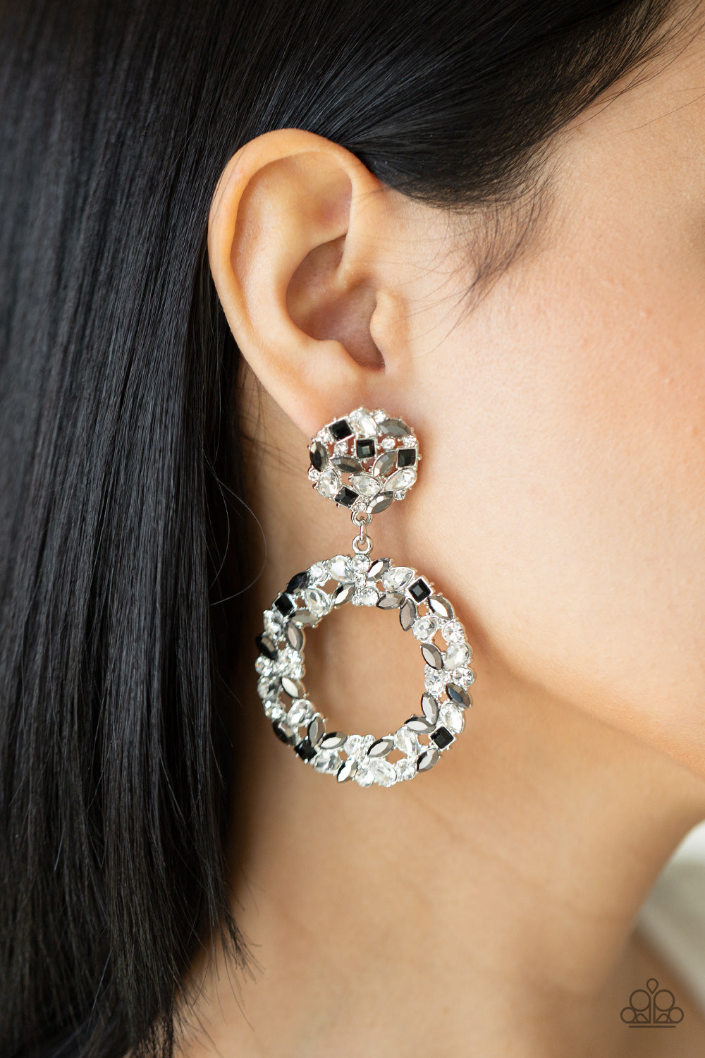 Paparazzi - Party Ensemble - Black Earrings