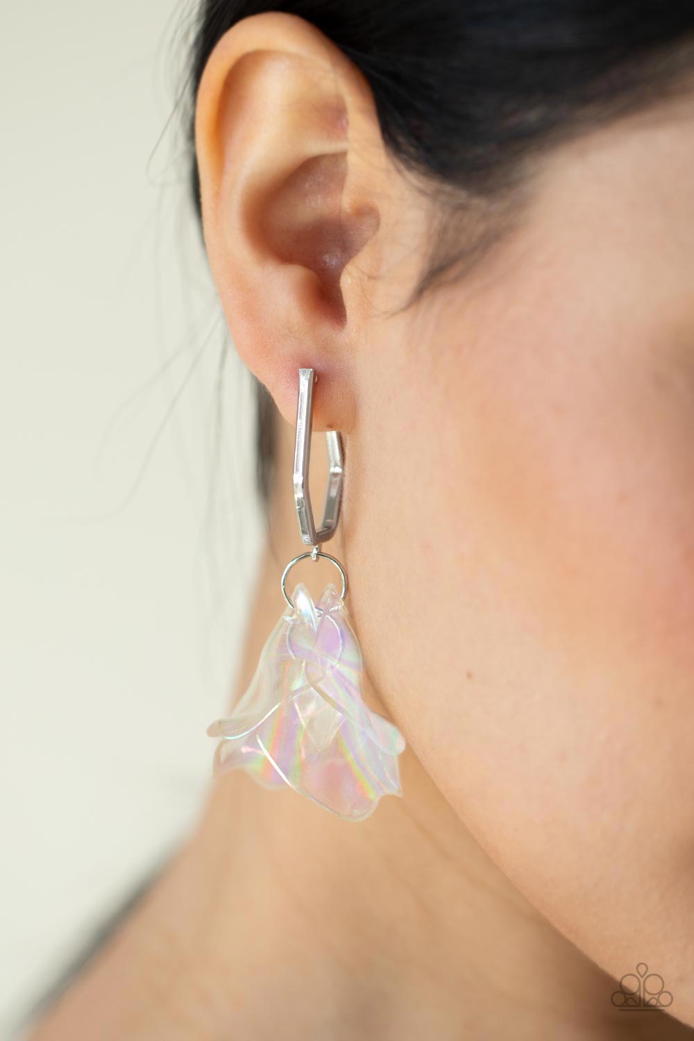 Paparazzi - Jaw-Droppingly Jelly - Silver Earrings