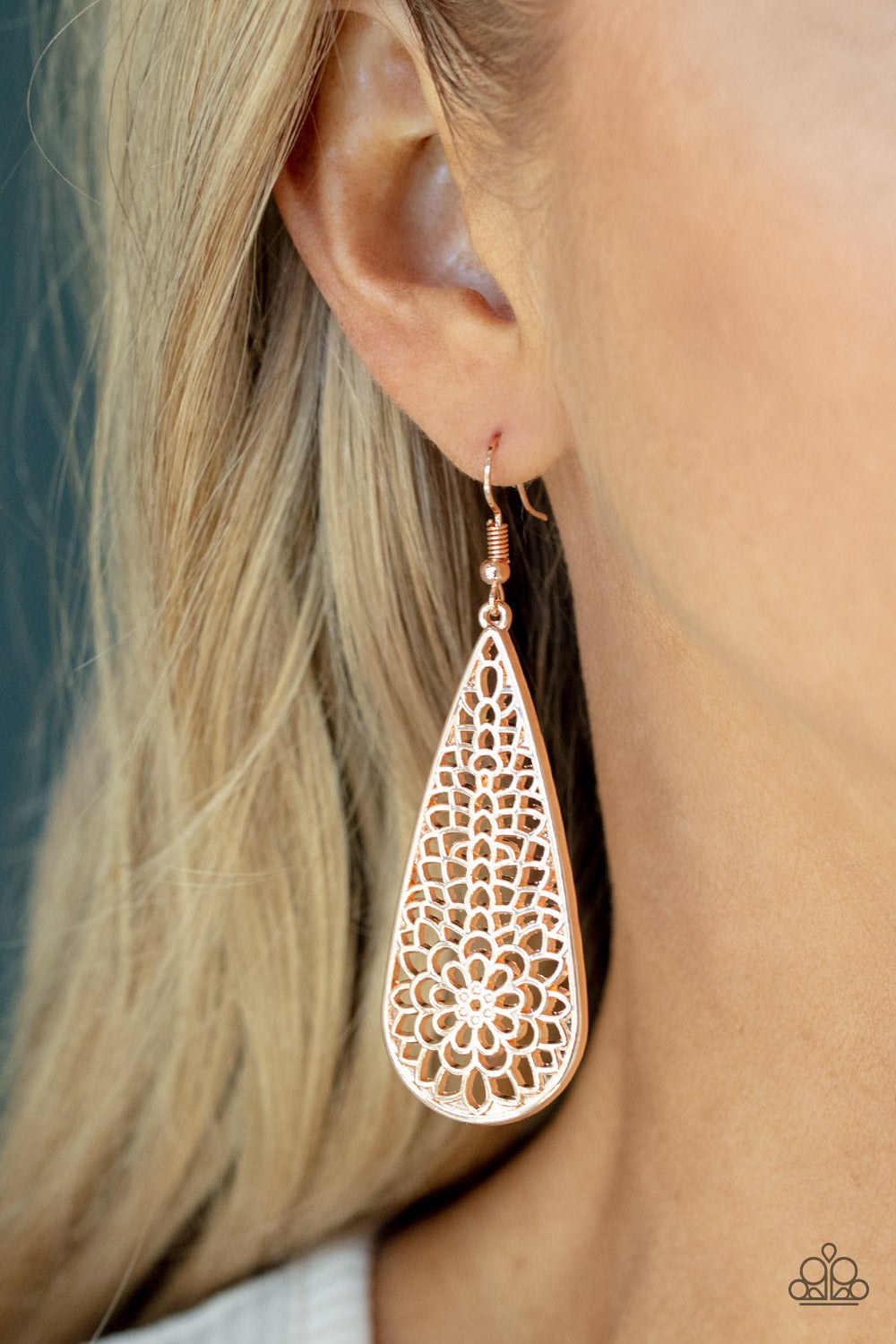 Paparazzi - Posy Pasture - Rose Gold Earrings