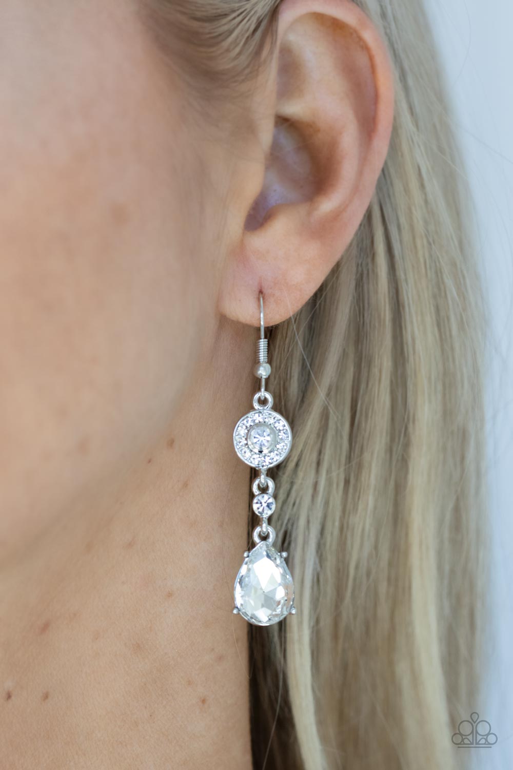 Paparazzi -Graceful Glimmer - White Earrings