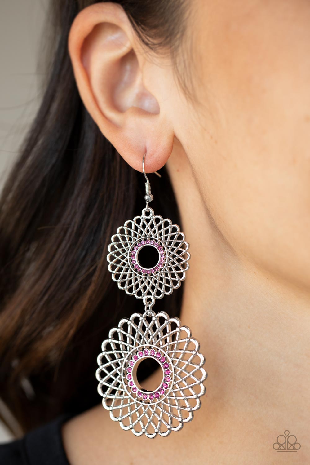 Paparazzi - Regal Roulette - Pink Earring