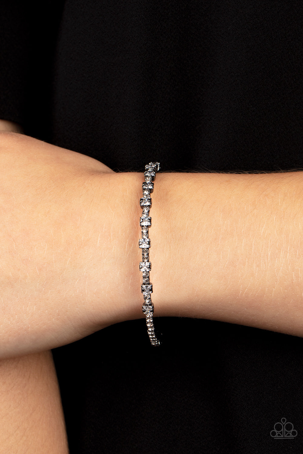 Paparazzi - Timelessly Tiny - Black Bracelet