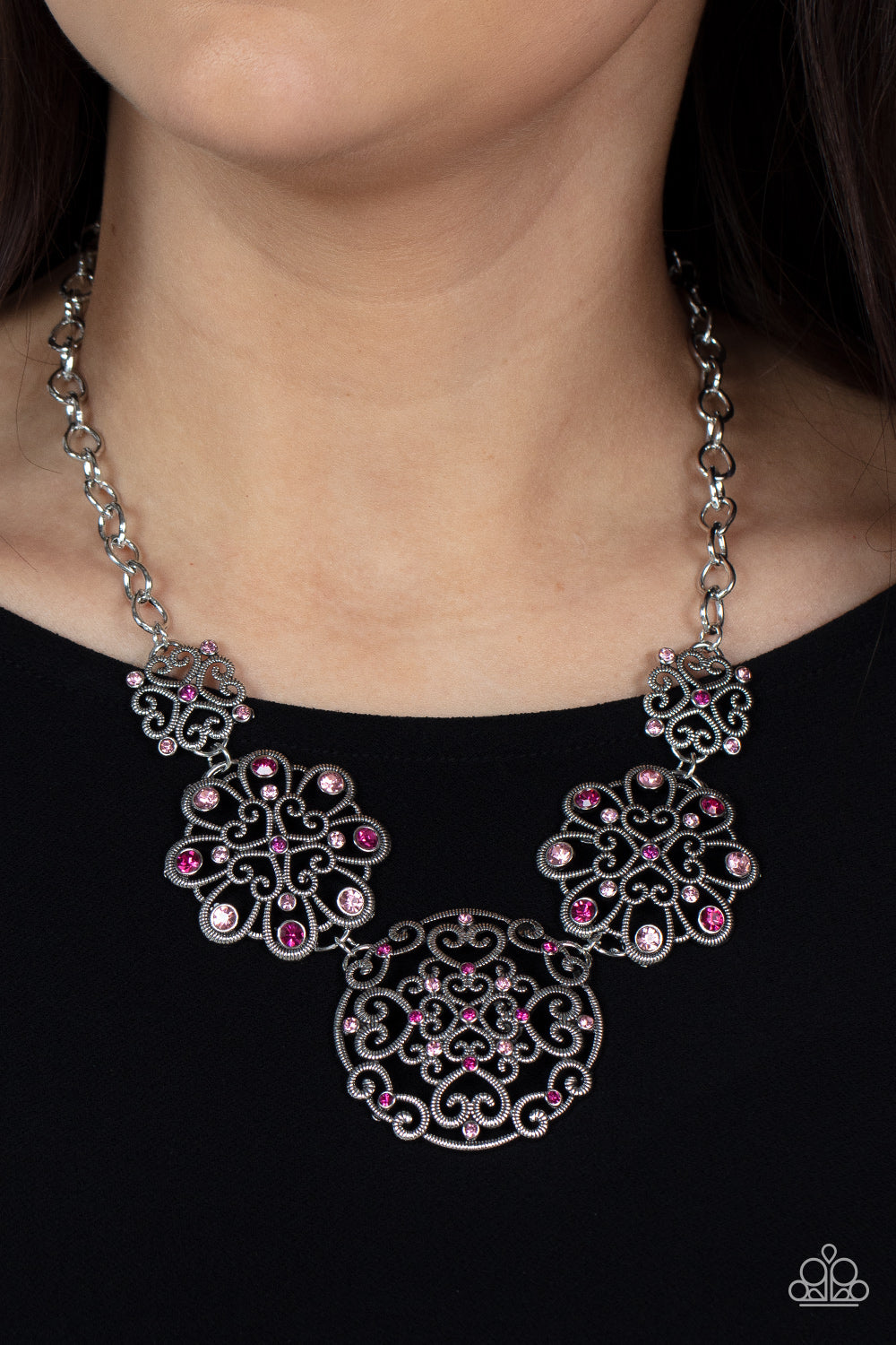 Paparazzi - Royally Romantic - Pink Necklace