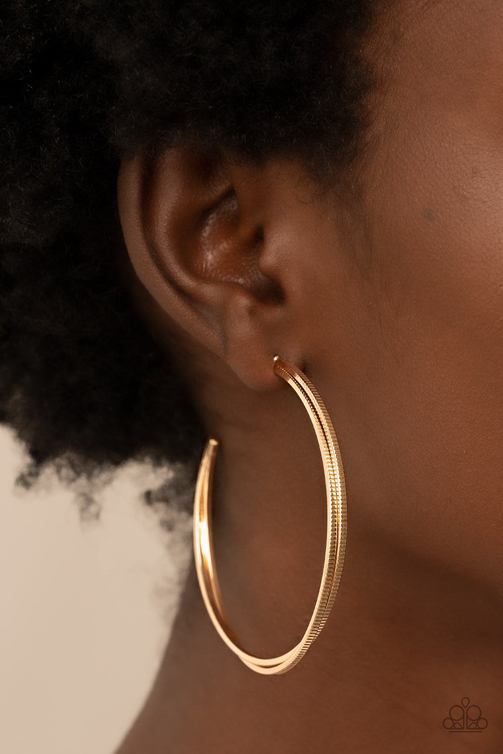 Paparazzi - Monochromatic Curves - Gold Earring