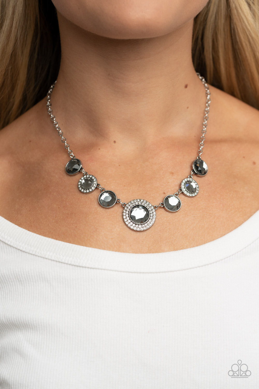 Paparazzi - Extravagant Extravaganza - Silver Necklace