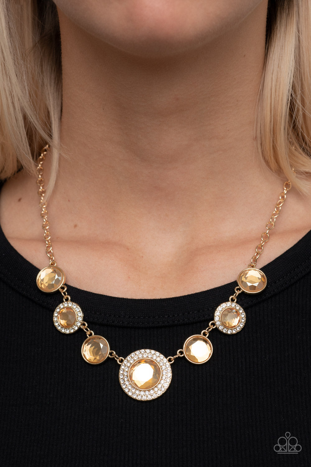 Paparazzi - Extravagant Extravaganza - Gold Necklace