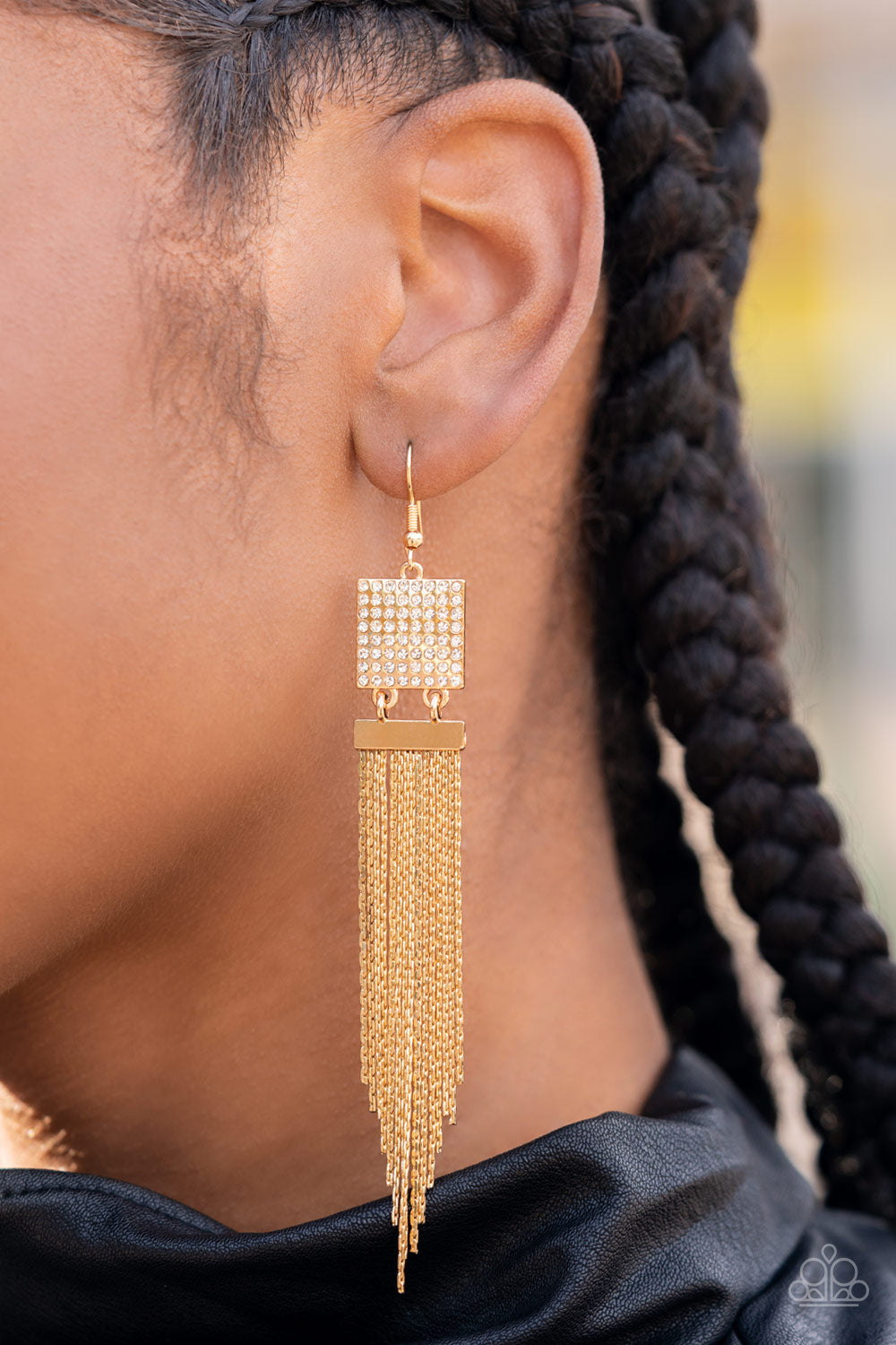 Paparazzi - Dramatically Deco - Gold Earring