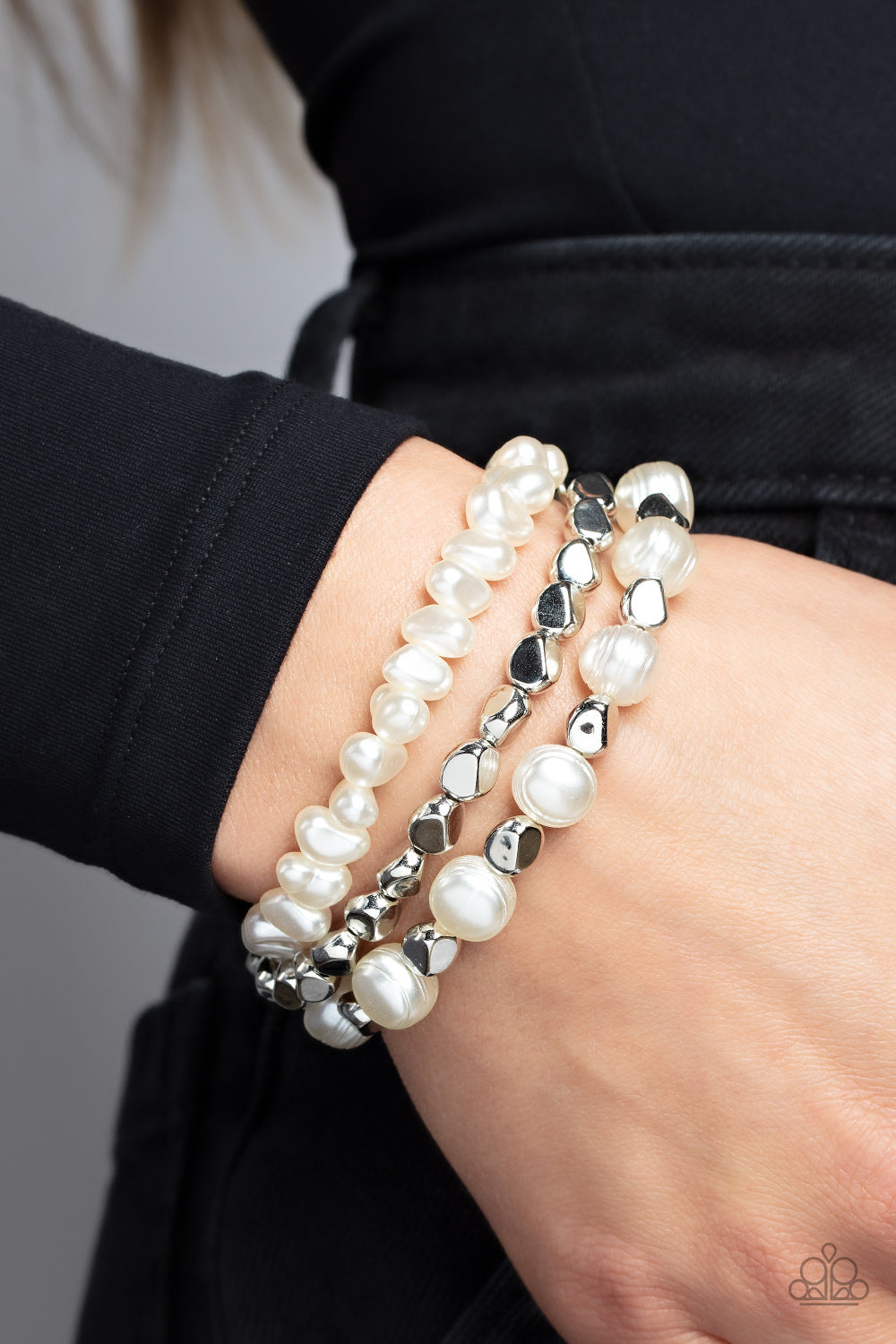 Paparazzi - Shoreside Soiree - White Bracelet