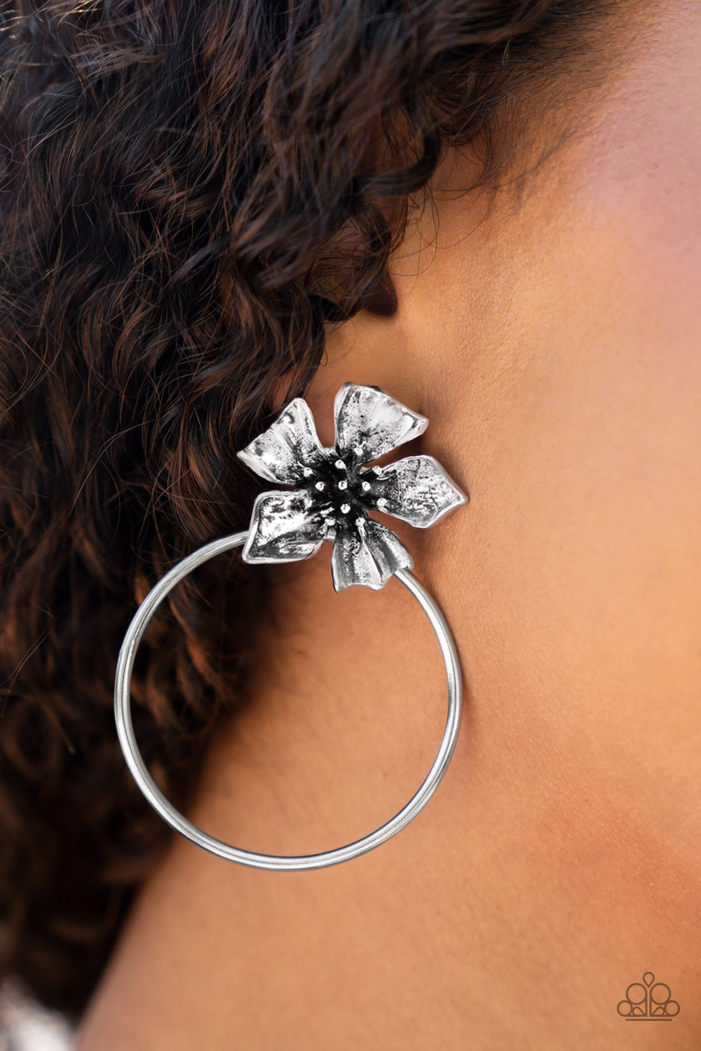 Paparazzi - Buttercup Bliss - Silver Earring