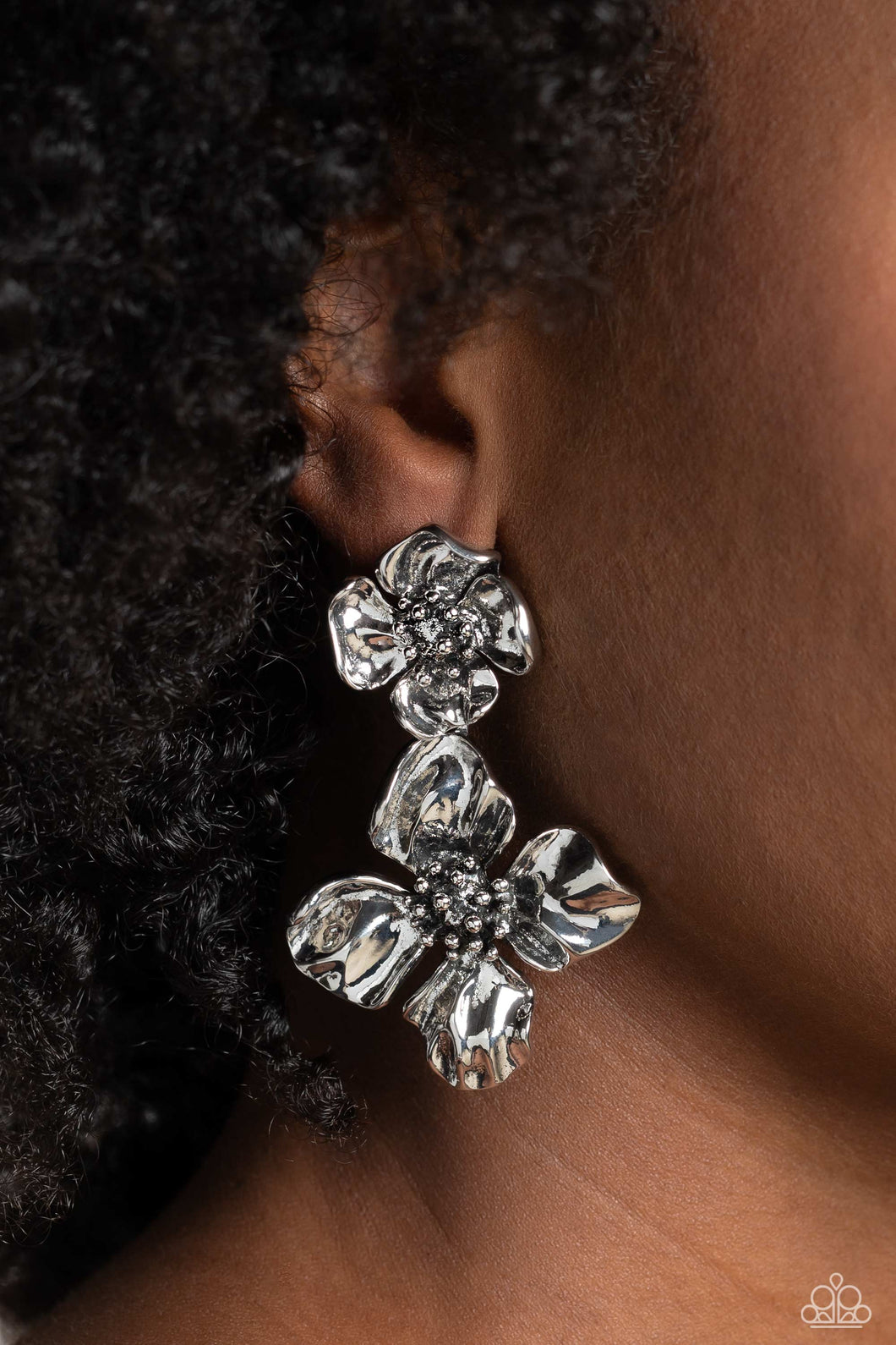 Paparazzi - Gilded Grace - Silver Earrings