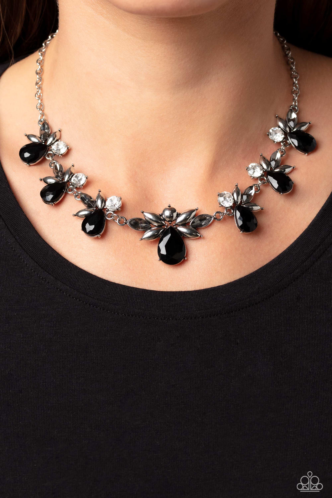 Paparazzi - Explosive Effulgence - Black Necklace