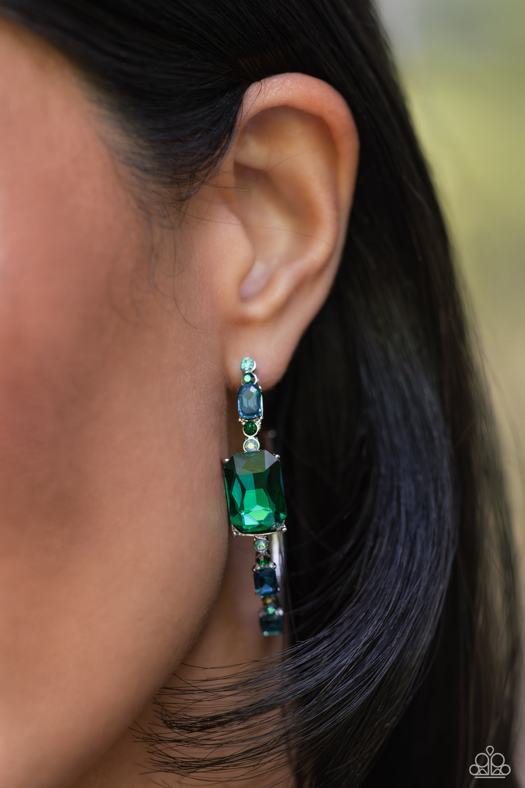 Paparazzi - Elite Ensemble - GreenEarrings